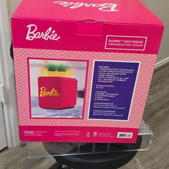 Barbie 6.7L Mini Fridge- Pink/Gold - Picture 9 of 9